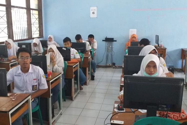 Tahun Ini, 3.725 SMA/SMK se-Jatim Bebas Biaya Pendidikan  Artikel ini telah tayang di Kompas.com dengan judul 